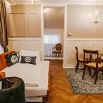 B - Boutique - Private Parking Daire
