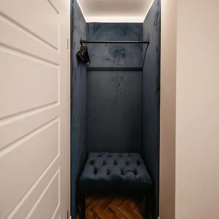 B - Boutique - Private Parking * Liubliana