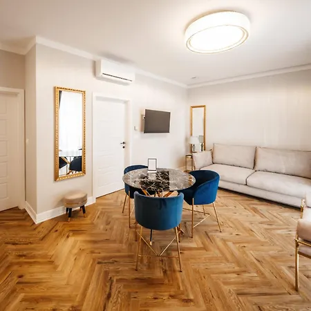 B - Boutique - Private Parking *