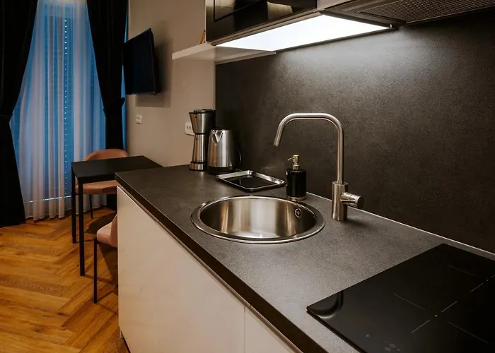 Bresidence With Free Private Parking Apartmán